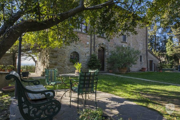 Luxury vineyard villas with pool tuscany cortona