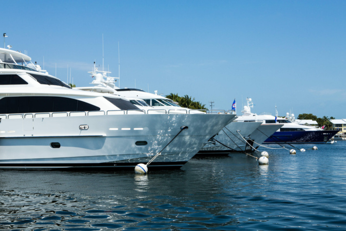 # 4 YachtClub_low
