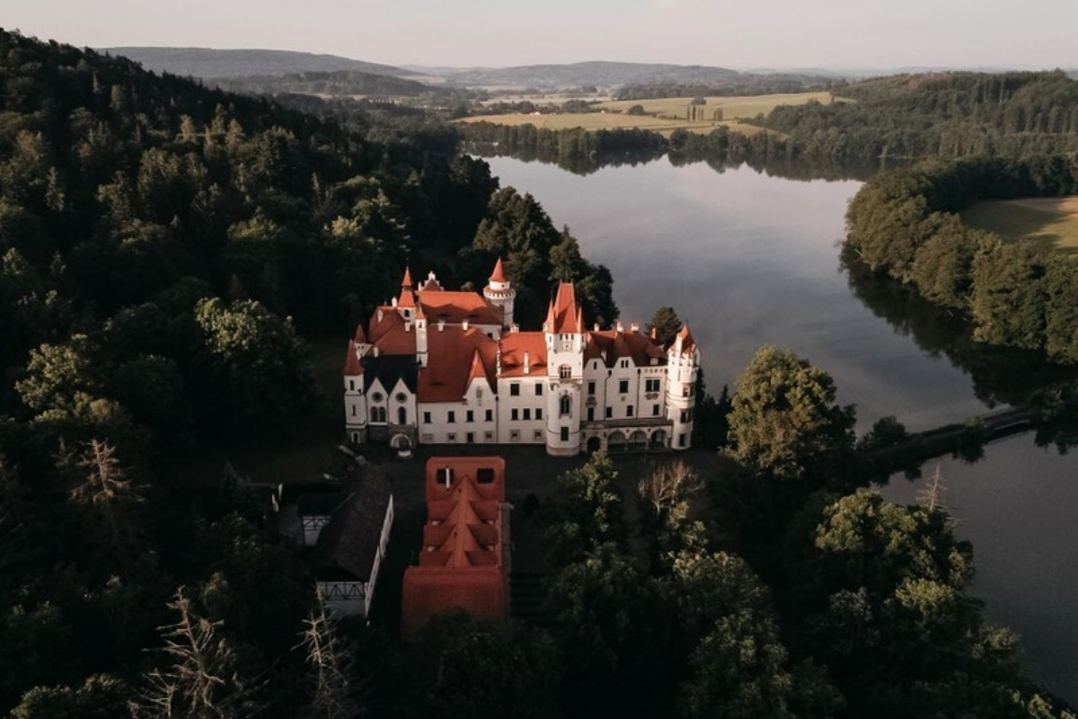 Castle-like homes: Romantic chateau Žinkovy surrounded by forests and water, Plzen Mesto, the Czech Republic (approx. US$28,888,973).