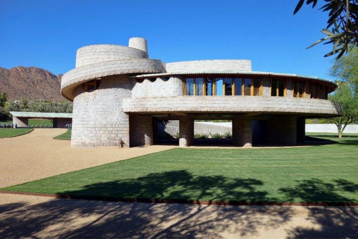 Castle-style homes: House designed by Frank Lloyd Wright, completed in 1952, Phoenix, US (US$9,999,999).
