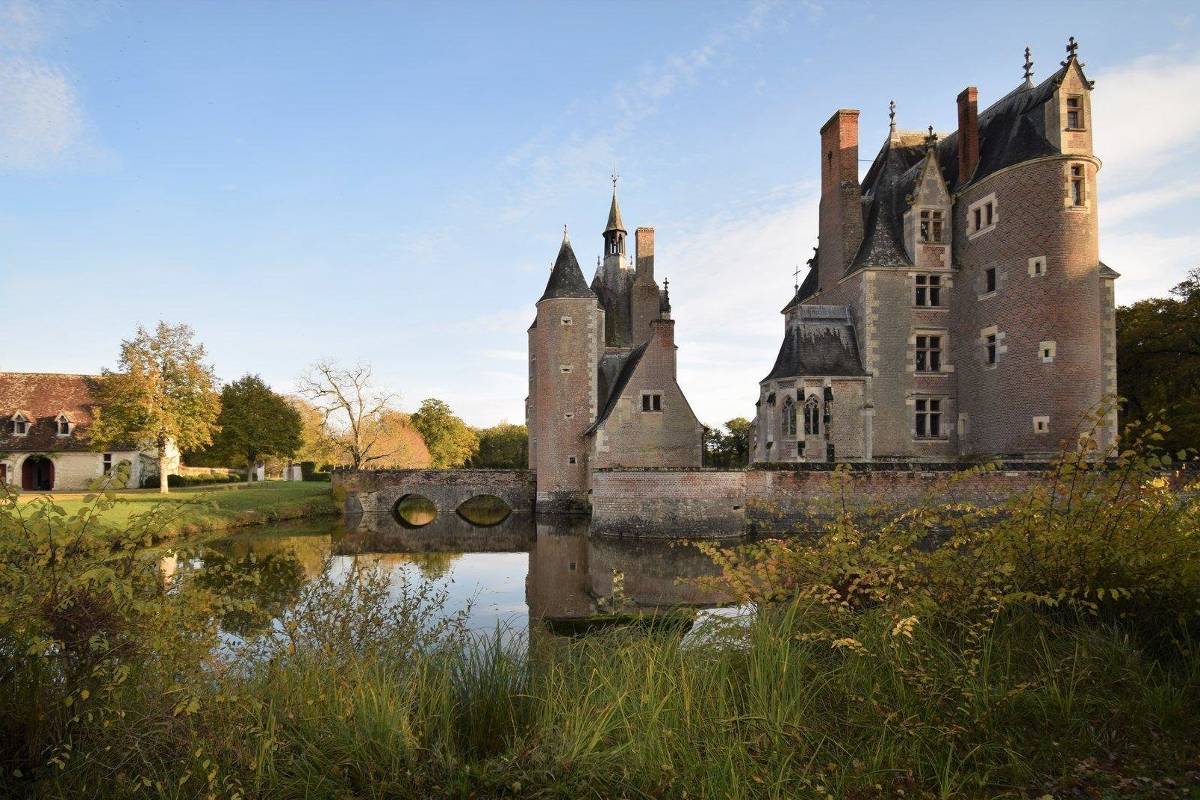 Coolest futuristic castles for sale