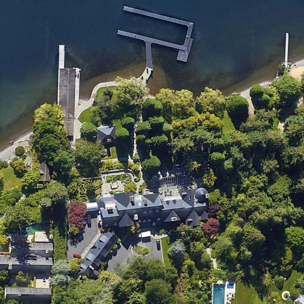 Another Bezos’ house besides his home in New York. The estate in Medina, view from above by Google Maps
