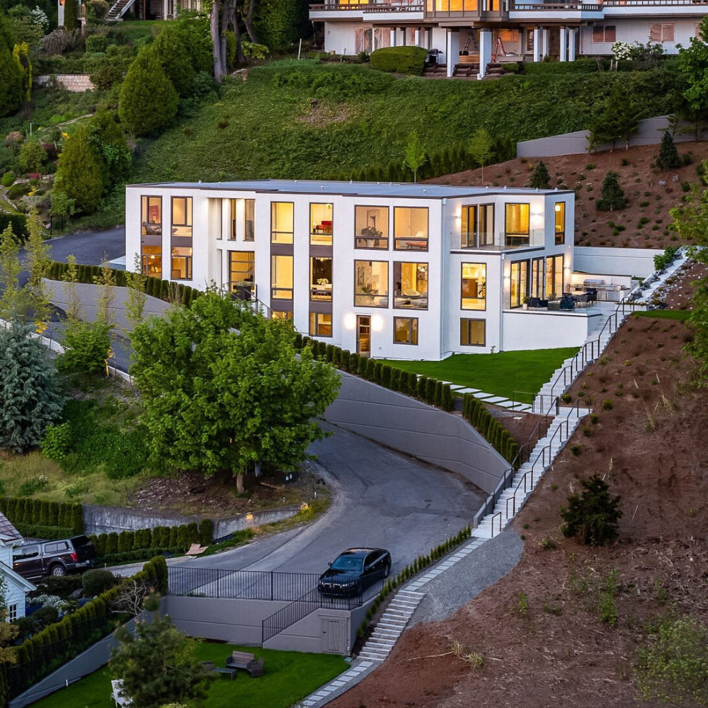 House in Medina next door to Jeff Bezos home in Seattle
