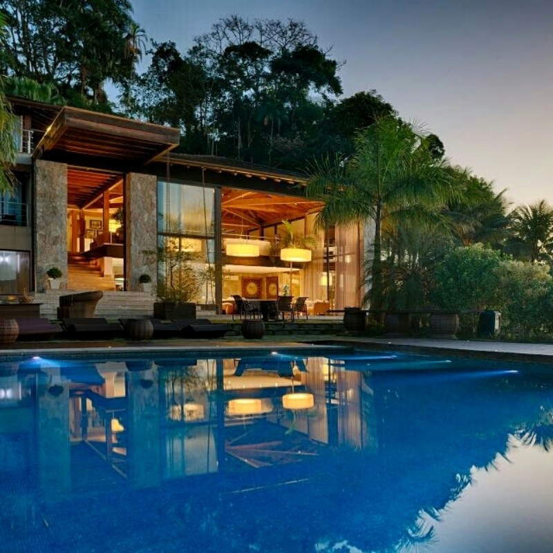 Luxury villa with a helicopter pad in Angra dos Reis, Rio de Janeiro, Brazil (approx. US$3,215,111)