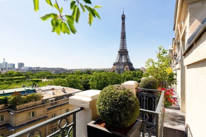Best luxury real estate agecies: home in Paris for sale by Christies brokerage