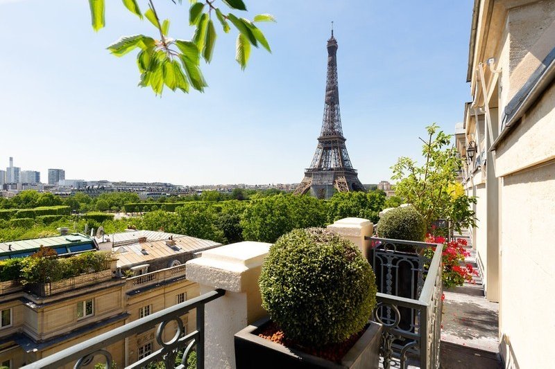 Best luxury real estate agecies: home in Paris for sale by Christies brokerage