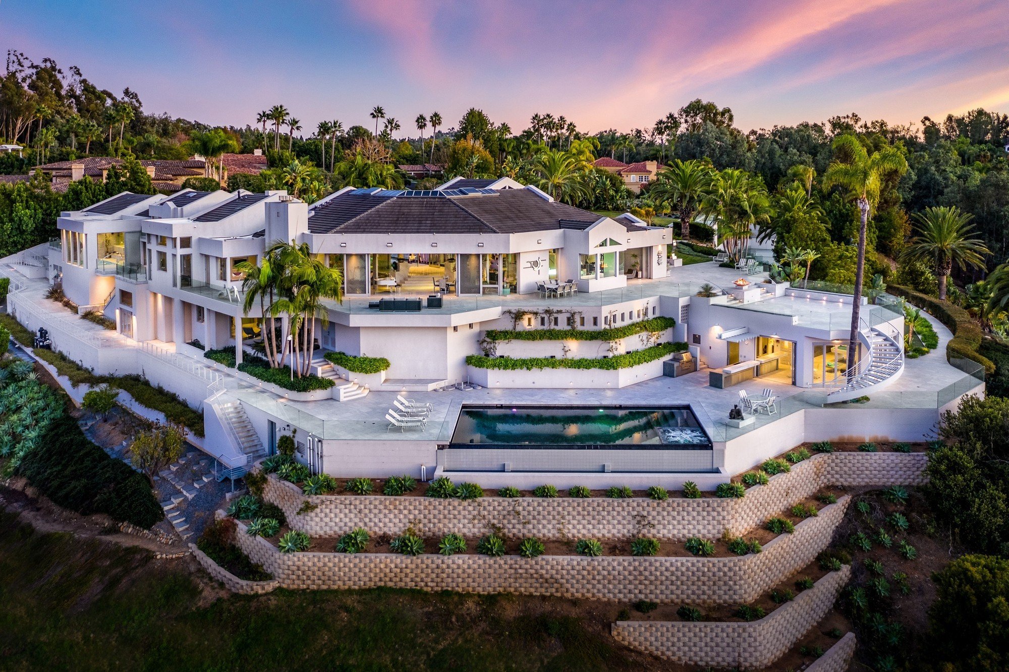The 30 best houses with infinity-edge plunge pools and panoramic views