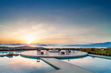 Dive in: the World's Best Houses with Infinity Pools