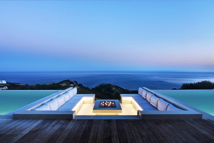 Best infinity pools in the world: one of the best infinity edge plunge pools located in a villa in Greece, the concentration of the best infinity pools with a view.