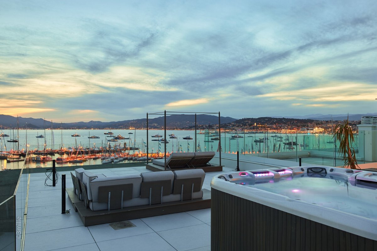 Luxury real estate companies: elegant penthouse in Cannes for sale by John Taylor real estate agency