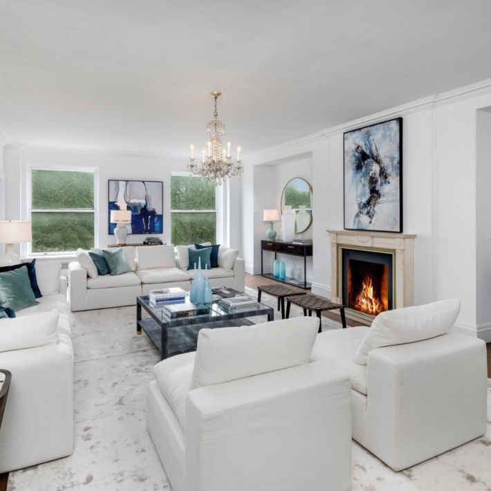 4 bedroom apartment next door to Jackie Kennedy’s house in NYC. Other homes of Jacqueline (Jackie) Kennedy: Jackie O
