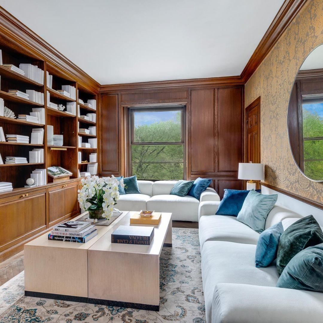 4 bedroom apartment next door to Jackie Kennedy’s house in NYC. Other homes of Jacqueline (Jackie) Kennedy: Jackie O's house on Martha's Vineyard, and Kennedy's former childhood home in East Hampton.