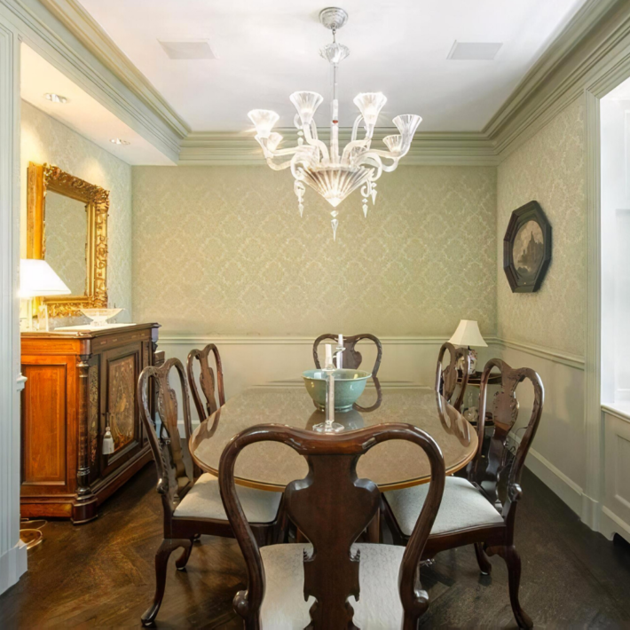 3 bedroom apartment next door to Jackie Kennedy’s house in NYC. Other homes of Jacqueline (Jackie) Kennedy: Jackie O