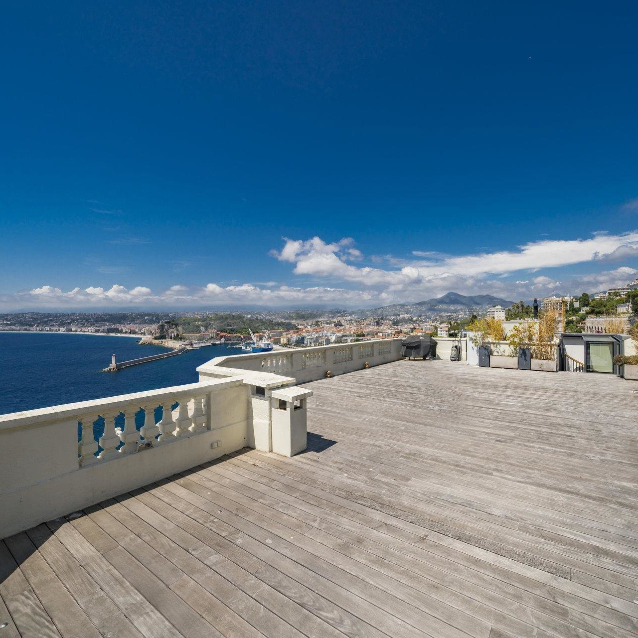 Sean Connery's house in Nice, France, and his life growing up