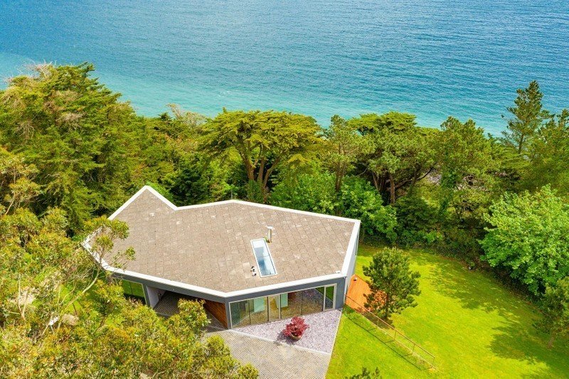 Best places to live and travel in Ireland and hottest towns: San Elmo Lodge, Dalkey, Dublin: a stunning maritime villa located in the affluent suburb of Dublin, approx. $4,995,417