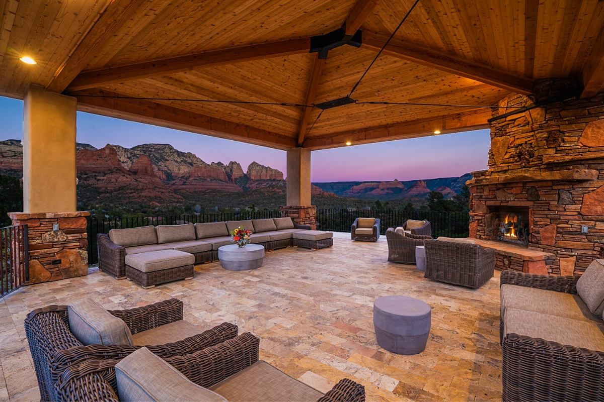 Traditional desert architecture, Oakridge