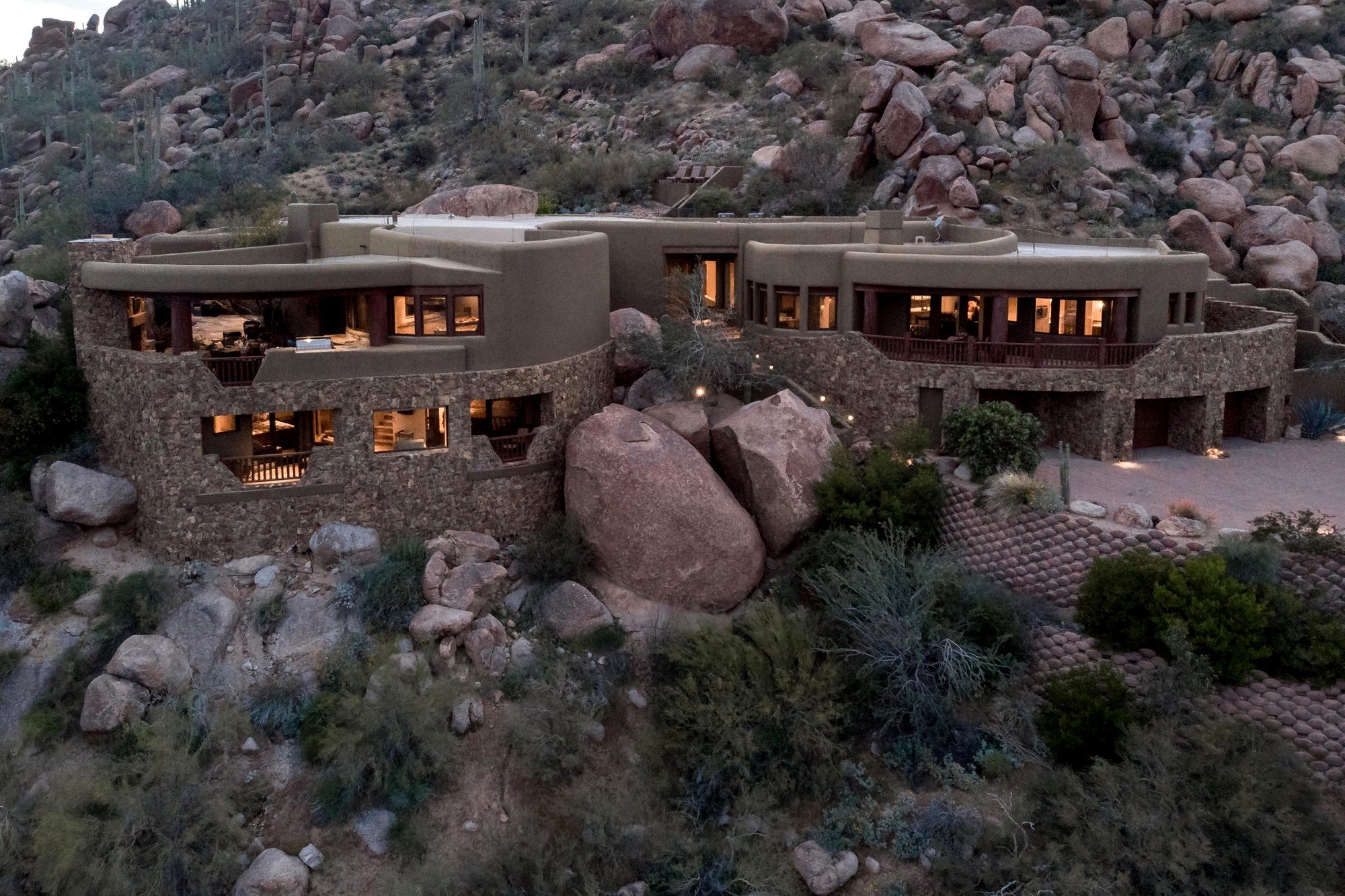 Explore the best desert  architecture top modern  and traditional houses you can actually buy 