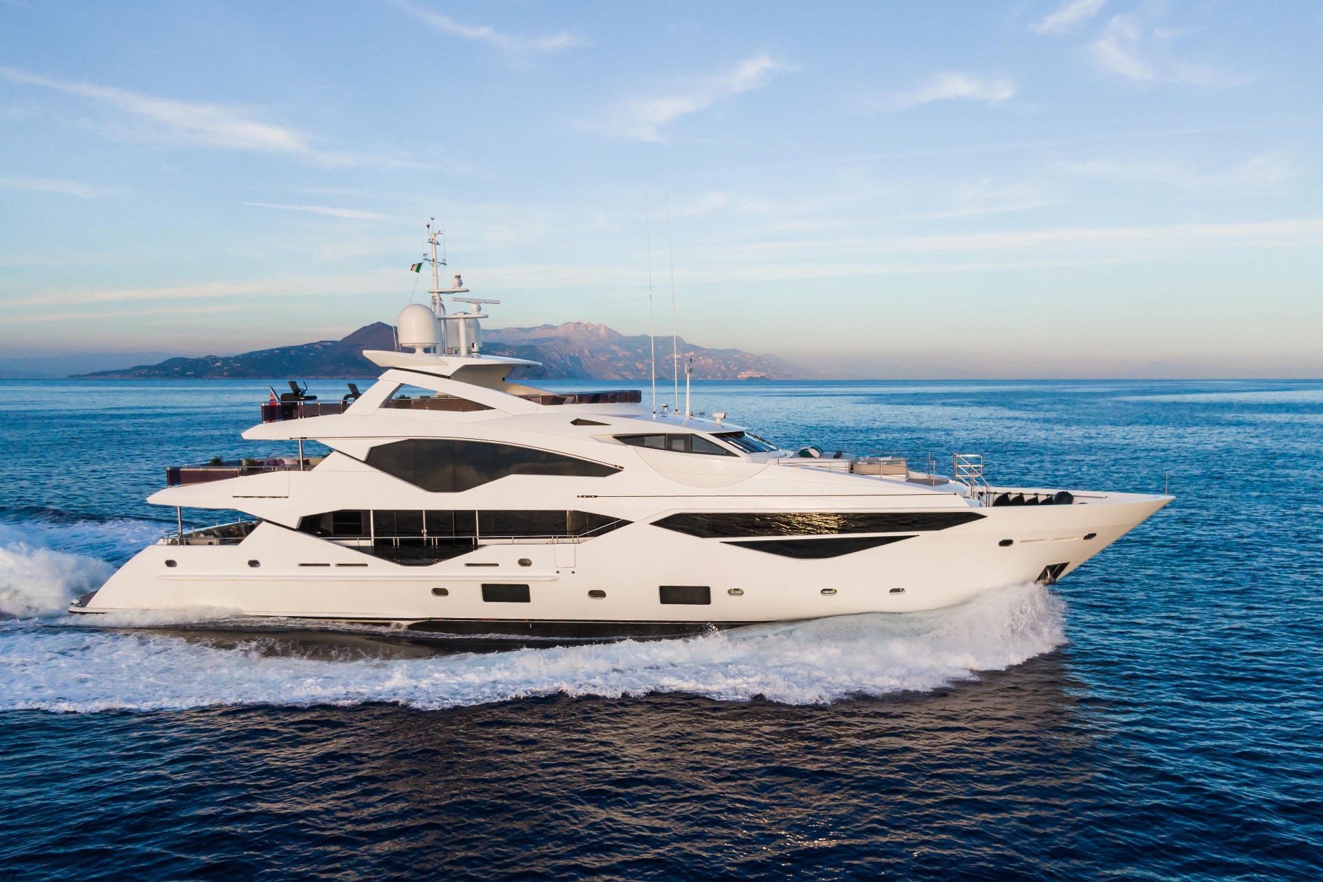 luxury experience yachts