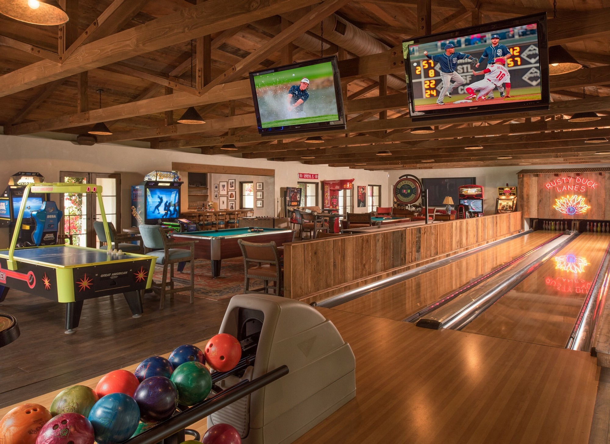 Step inside one of the best equestrian estates in California: Willow Creek Estancia, intreior pictures