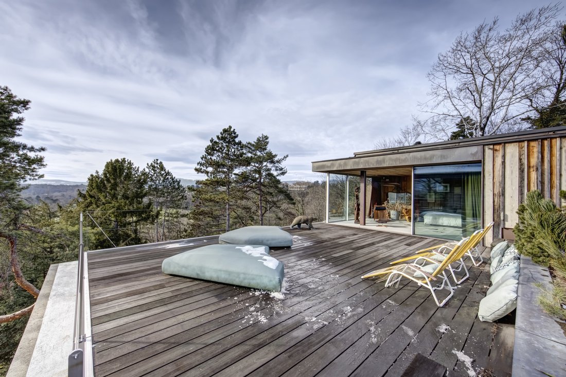 Luxury log homes for sale on the UK and Switzerland