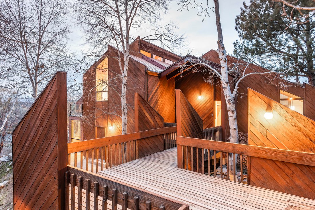 Large luxury log cabin: home plans