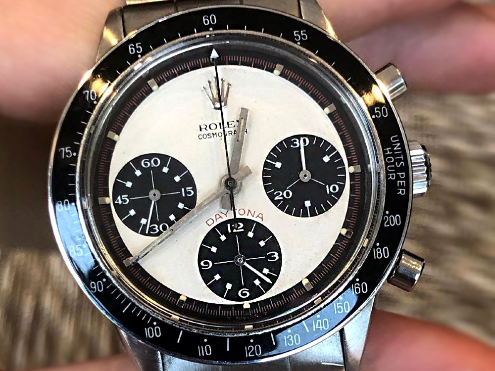 have på glemme Klan Meet Rolex Daytona Paul Newman ref. 6241 with a sought-after exotic dial.  Is the watch for sale identical to the legendary Rolex owned by Paul Newman?