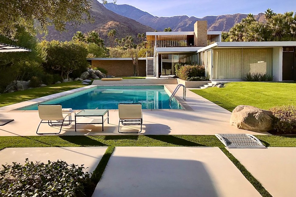Kaufmann desert house in Palm Springs, iconic restoration by Marmol Radziner.