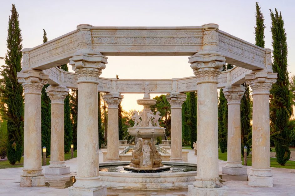 The Life Aquatic | 4 More Homes With Architectural Water Features