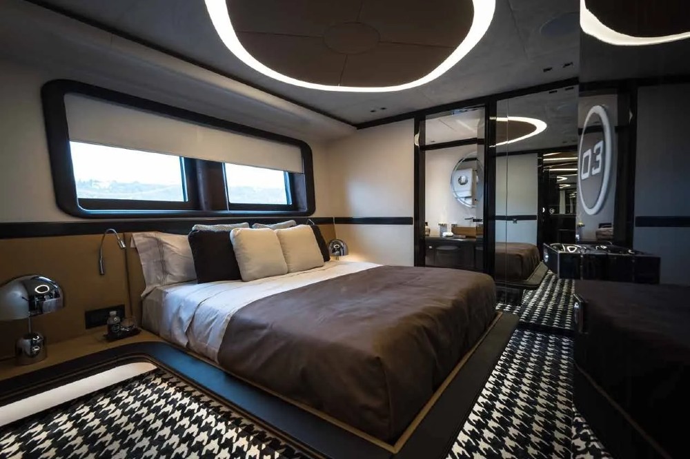 New Porsche & Dynamiq hybrid luxury yacht: interior design configurator.