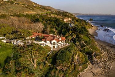 Cindy Crawford’s former Malibu mansion lists for $99.5M