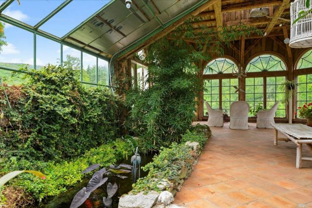 English-style greenhouse in Vermont, USA