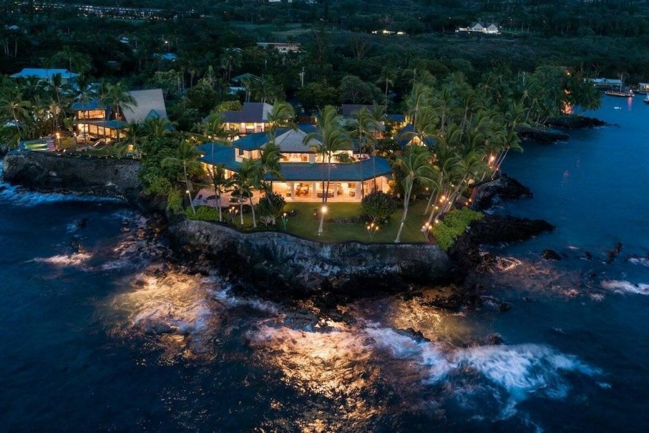 Coastal family compound for sale in Hawaii