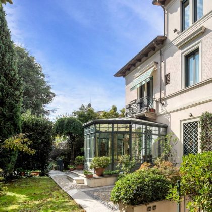 Backyard luxury greenhouse in Italy