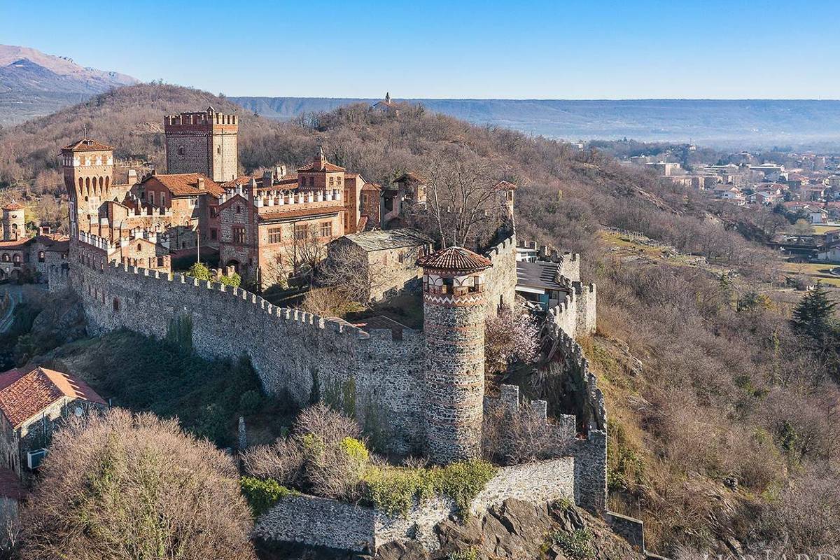 Largest mansions in the world: Medieval castle near Turin, Italy