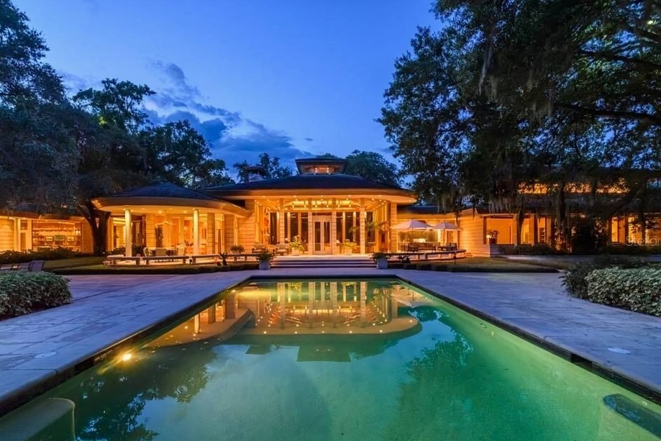 Images: Frank Lloyd Wright foundation