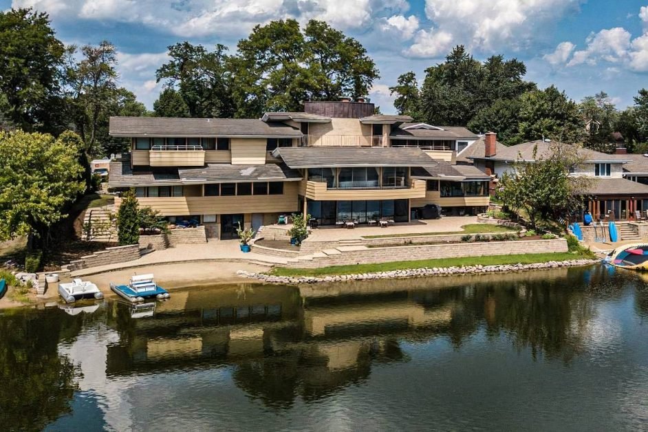 Frank Lloyd Wright style houses for sale