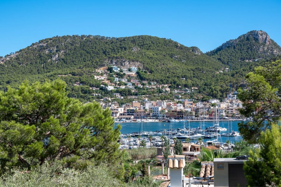 Private multi-unit villa in a celebrity neighborhood for sale in Andratx