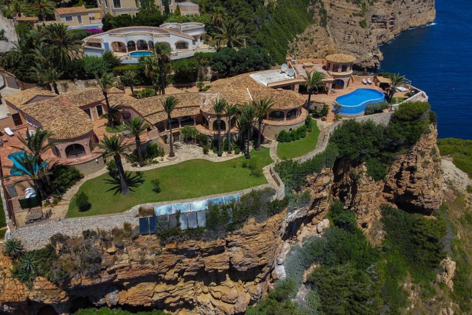 4 Unique properties hit the market in the crown of the Costa Blanca: Jávea, Moraira, and Altea