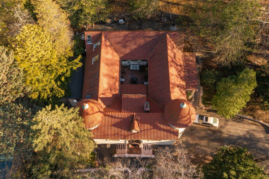 Castle with ties to Old Hollywood outside Manhattan lists on JamesEdition
