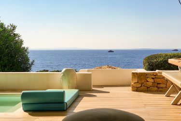 7 Best Places to Retire in Spain, from Bilbao to Costa Blanca (2023 Update)