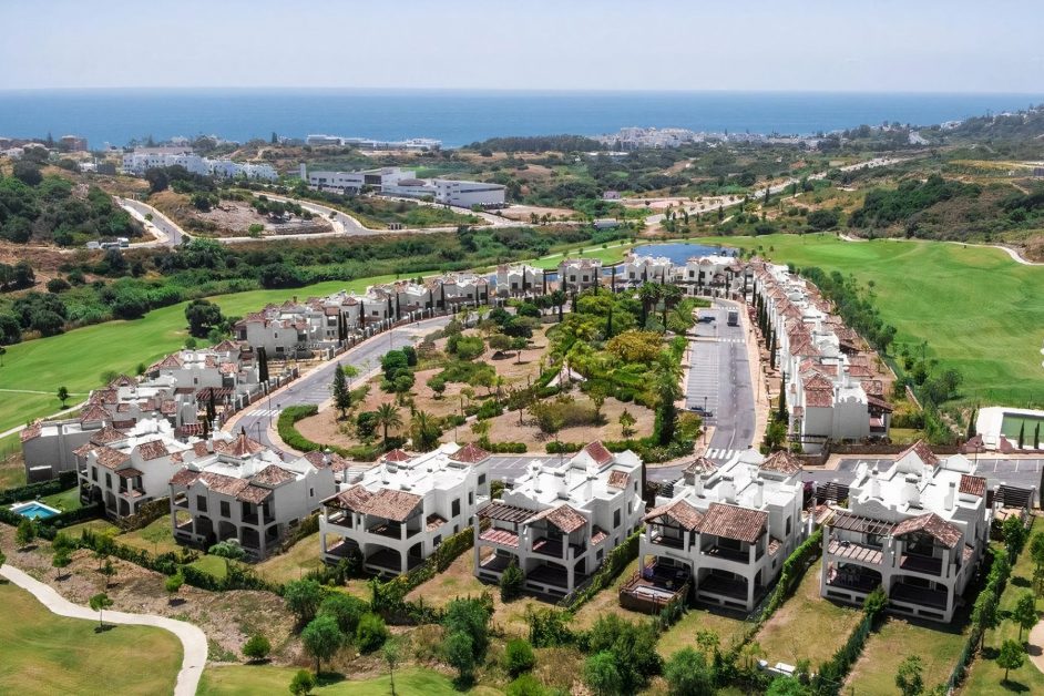 Golf villas in Estepona: A hole in one for investors looking for the perfect second home