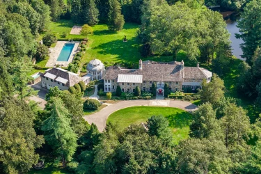 Mary Tyler Moore's Former Georgian Colonial Estate Now on the Market in Connecticut