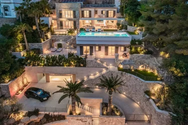 Pura Vida: Brand-New Villa with Exceptional Architecture Now Available in Mallorca's Prime Hotspot