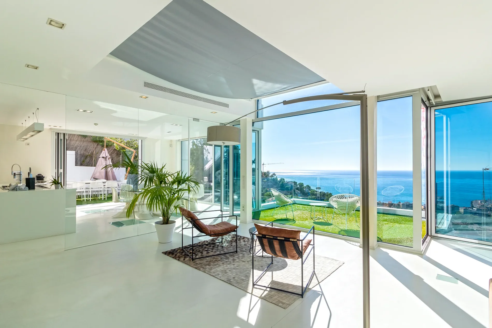 Avant-garde Style Villa up for Sale in Prestigious Sitges, Mere Minutes from Barcelona