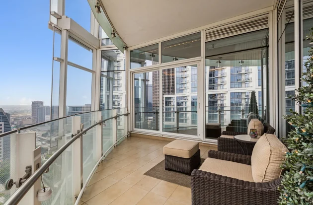 Fin of Luxury Condo (2)