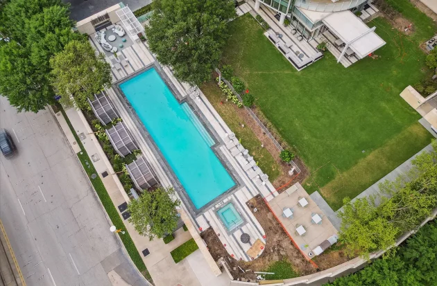 Fin of Luxury Condo (9)