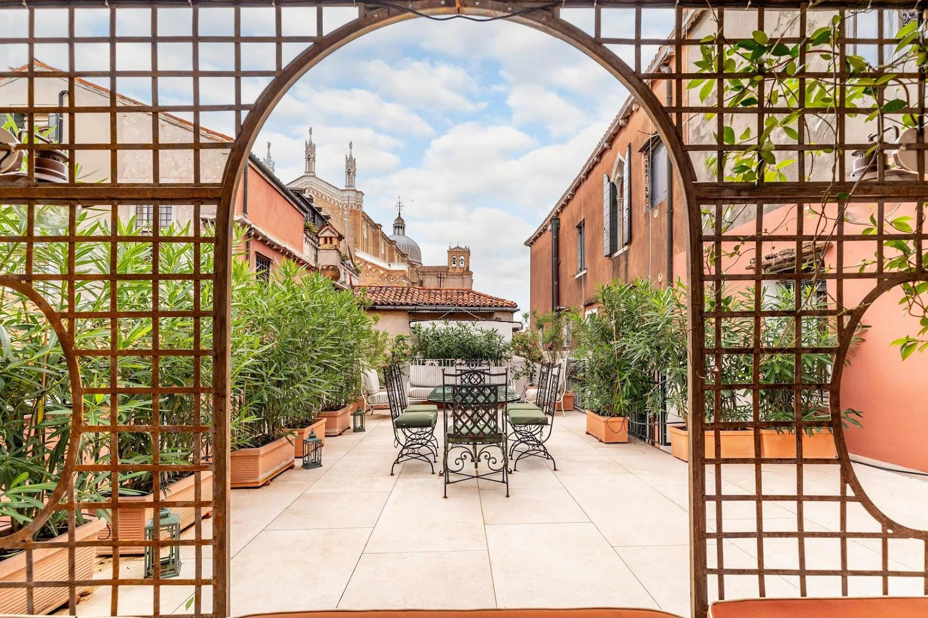 From Historic Villa in Venice to Residence with Paris’ Best Views: New Homes on JamesEdition This Week