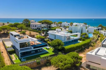 Waratah – Ocean Club (11.1)