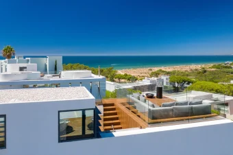 Waratah – Ocean Club (4.1)