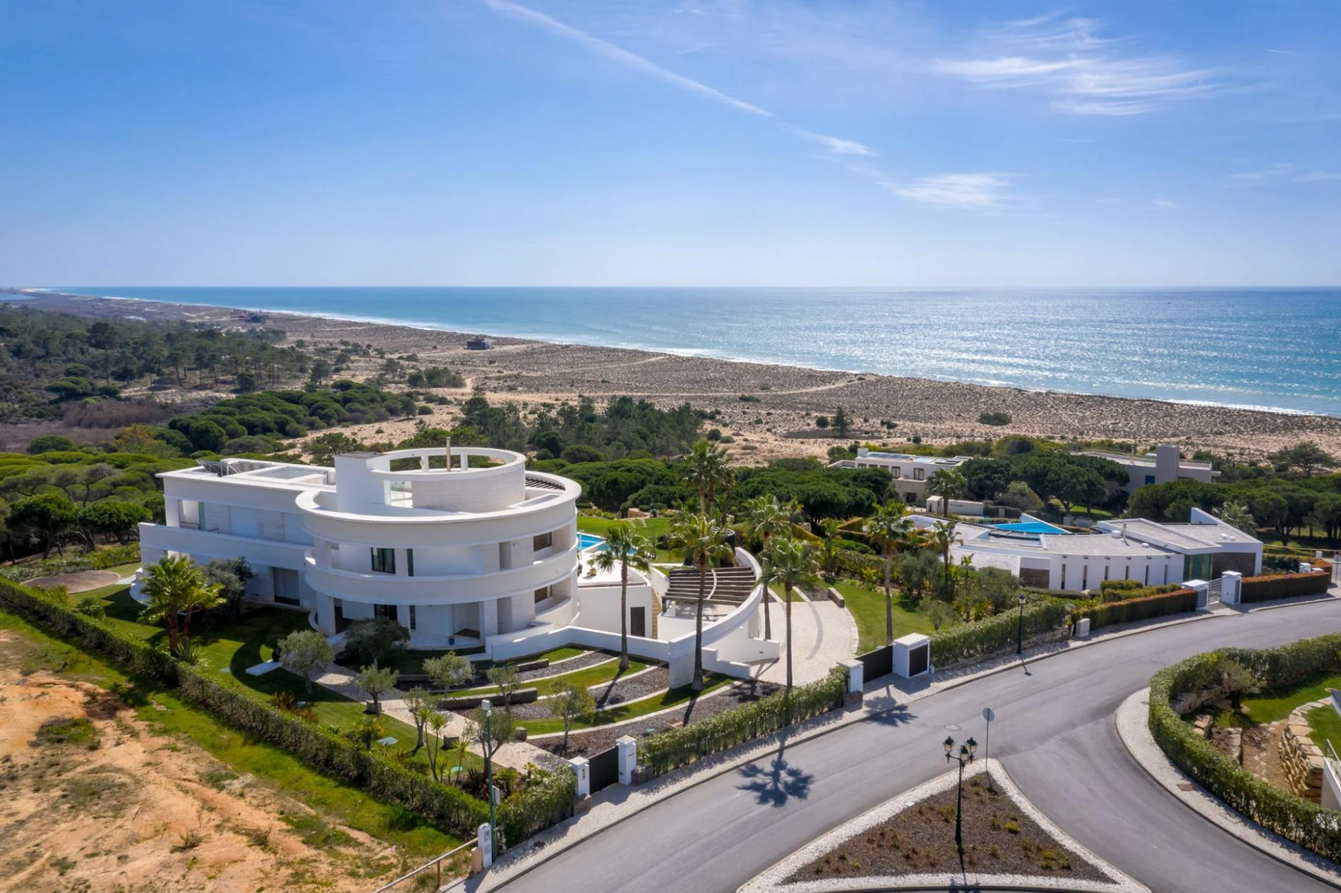 Ocean Club Villas: Cutting-Edge Projects for Sale in Portugal’s Pinnacle Luxury Resort